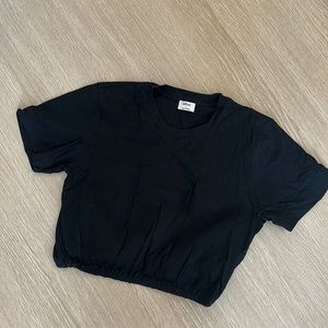 ARITZIA- crop t-shirt